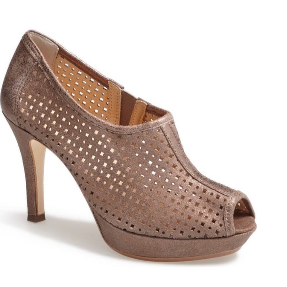 Paul Green “Passion” booties. Sz 8.5.